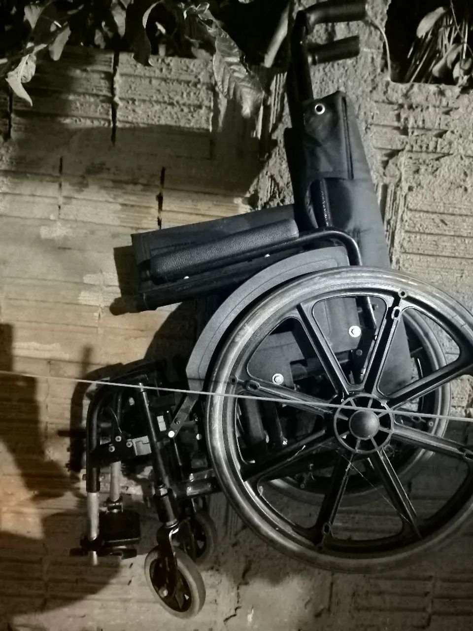Vendo está cadeira de rodas