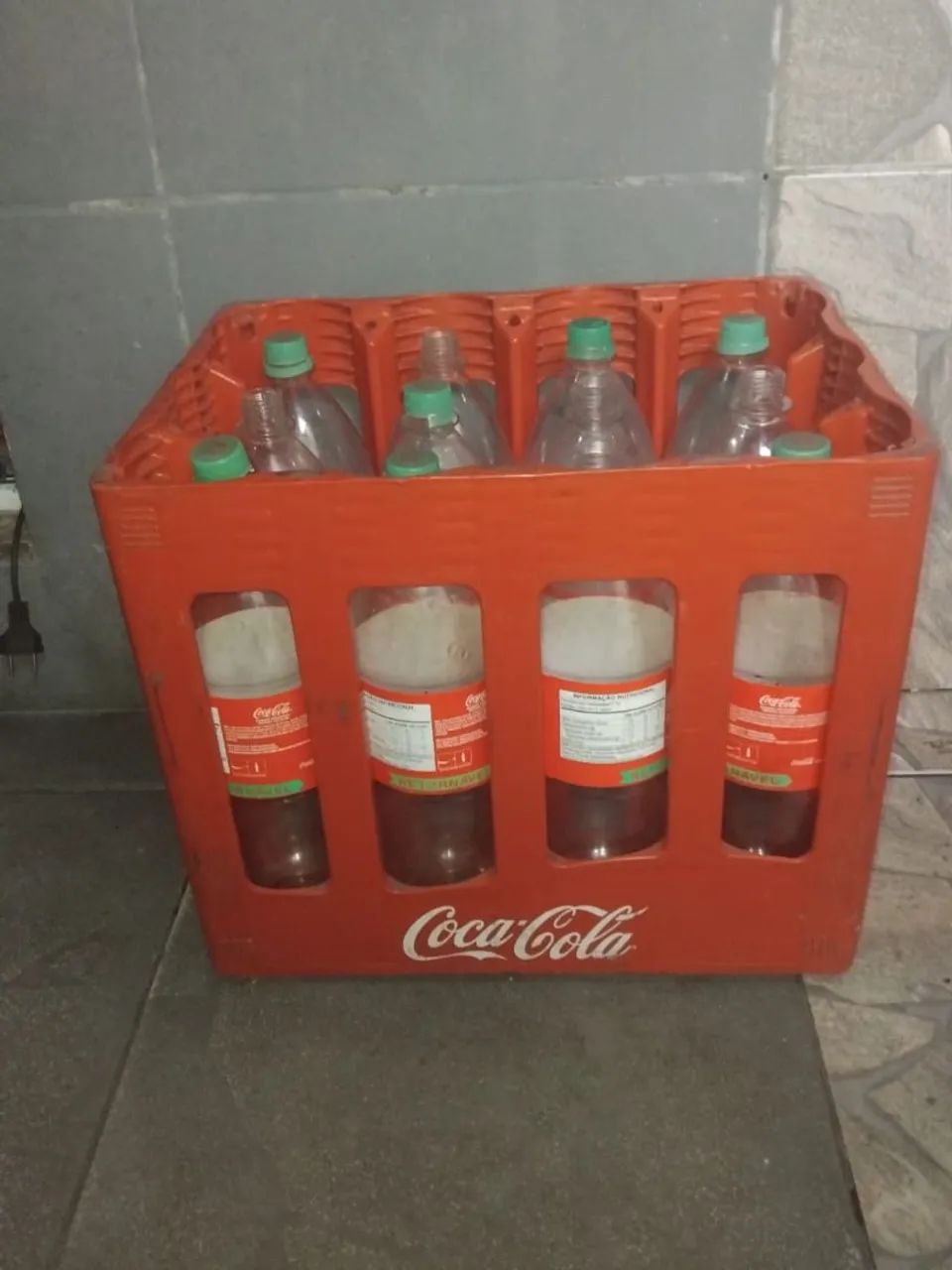 VENDO ENGRADADO VAZIO DE RETORNAVEL