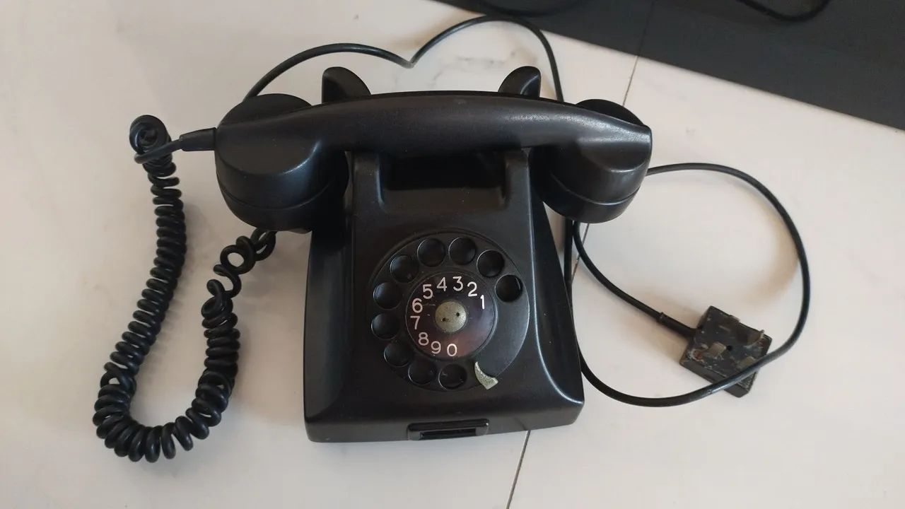 Antigo telefone ericsson em baquelite 