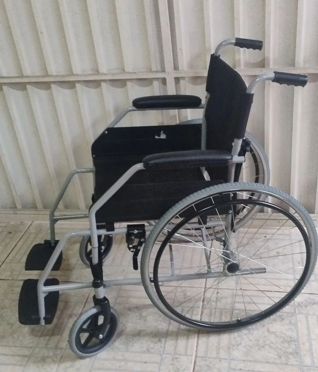 Cadeira de rodas Dellamed D100 Perfeita 