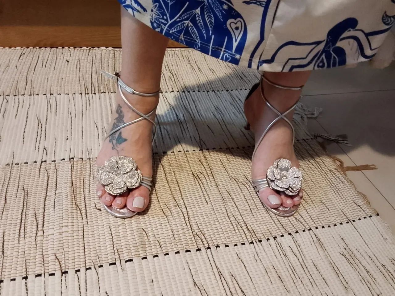 Sandália usada uma única vez 