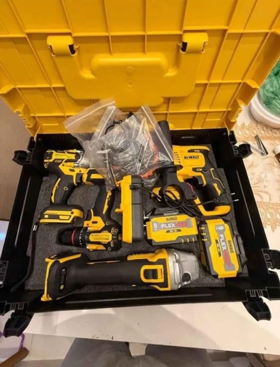KIT COMPLETAO DA DEWALT VAI COM A MALETA (( NUNCA USADA )) - Foto 3