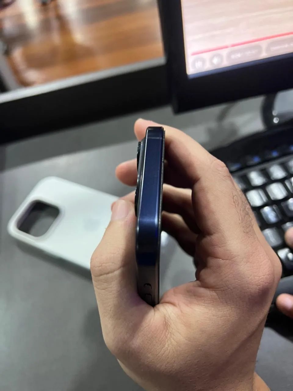 iPhone 15 PRO - Foto 4