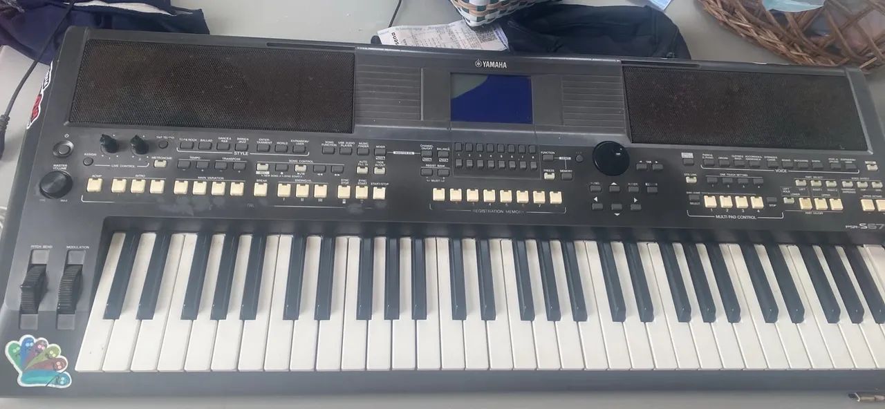 Teclado Yamaha PSR S670