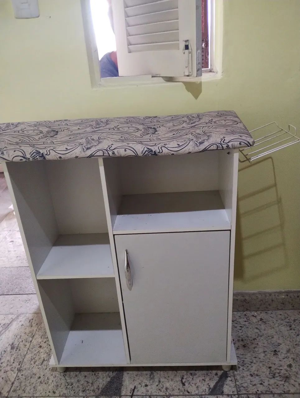 Armário multiuso com tábua de passar roupa  - Foto 2