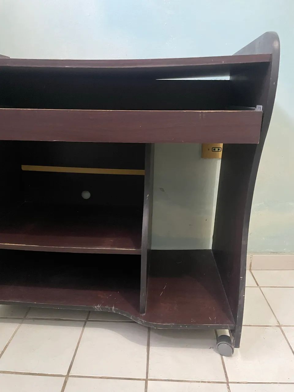 Mesa para Computador com Bandeja para Teclado e Rodinhas - Foto 5