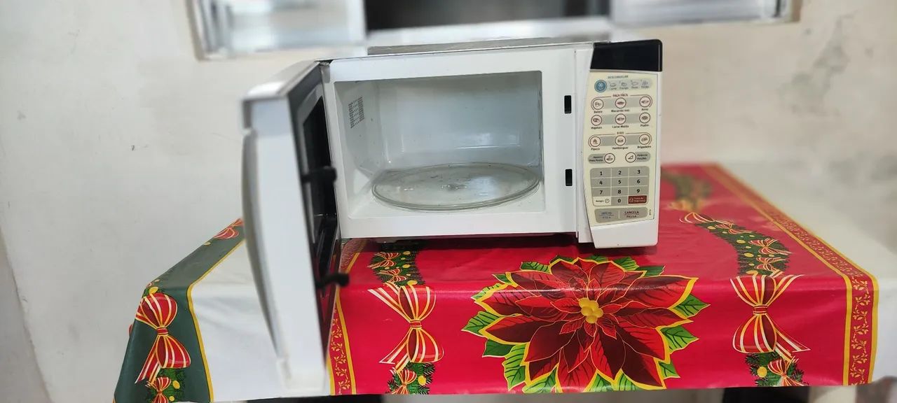 Vende-se microondas Eletrolux 220 volts - Foto 2