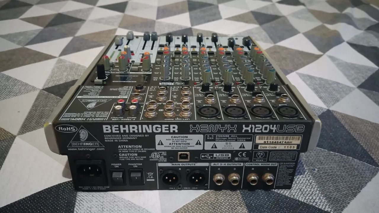 Mesa de som Behringer 1204  - Foto 2