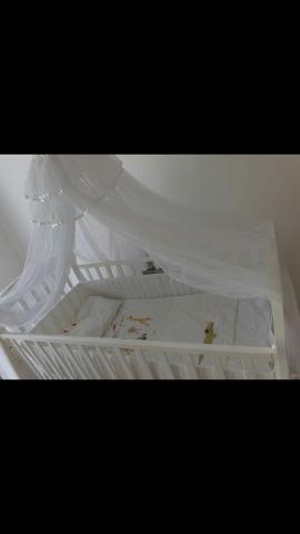 Berço IKEA branco com colchão, travesseiro, Ededron, lençol, suporte e tela anti mosquito