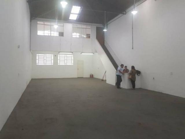Galpão Novo 220 m². Escritórios. Pé direito Alto. Av. Álvaro Ramos na Zona Leste de SP