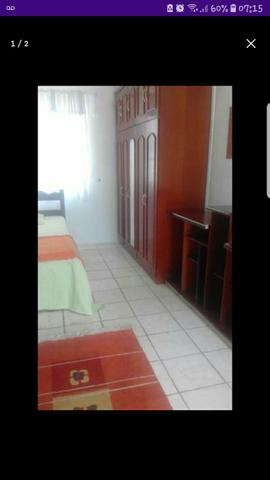 Aluga-se quartos mobiliados.