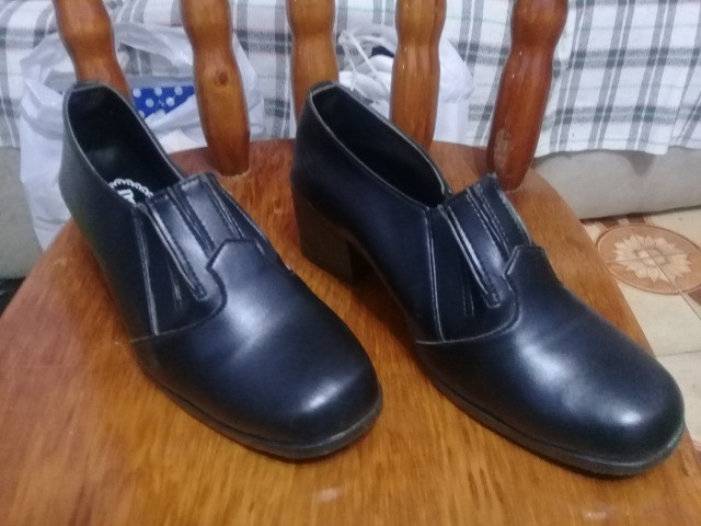 Vendo Lote com Roupas , Sapatos e Bolsas