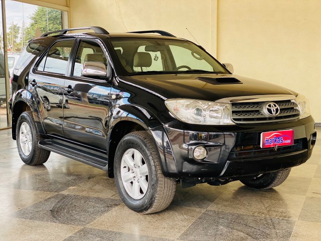TOYOTA HILUX SW4 7 LUGARES