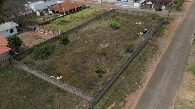 Terreno de esquina 1631 m2. A 2 quadras do novo Superm Gavião. Caranã.