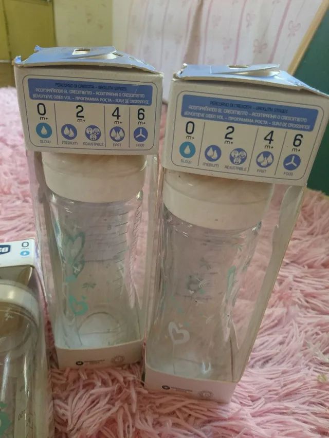 Kit com duas Mamadeira De Vidro Chicco 