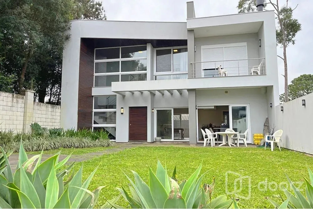 Casa em Condomínio em Hípica com 174 m² , 3 quarto(s) , 1 suíte(s) , 2 vaga(s).