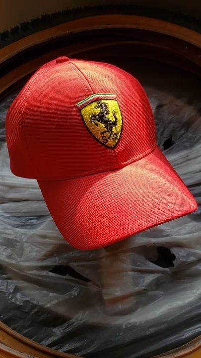 Boné Original da Fabrica Scuderia Ferrari - Vermelho