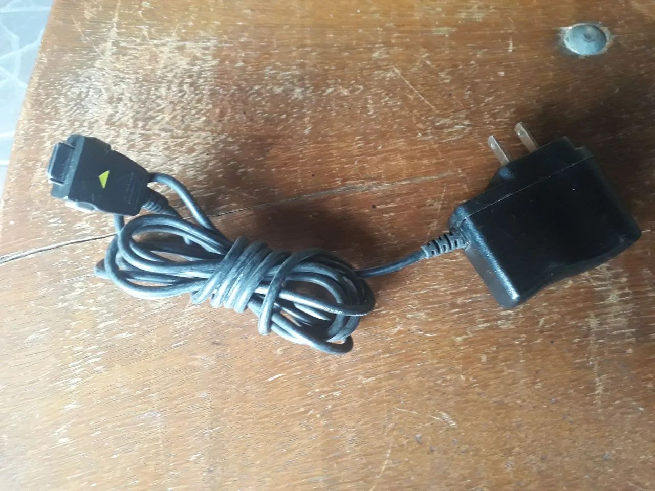 Carregador de celular antigo 