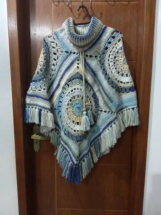 Poncho Crochê - Azul e Bege - Foto 2