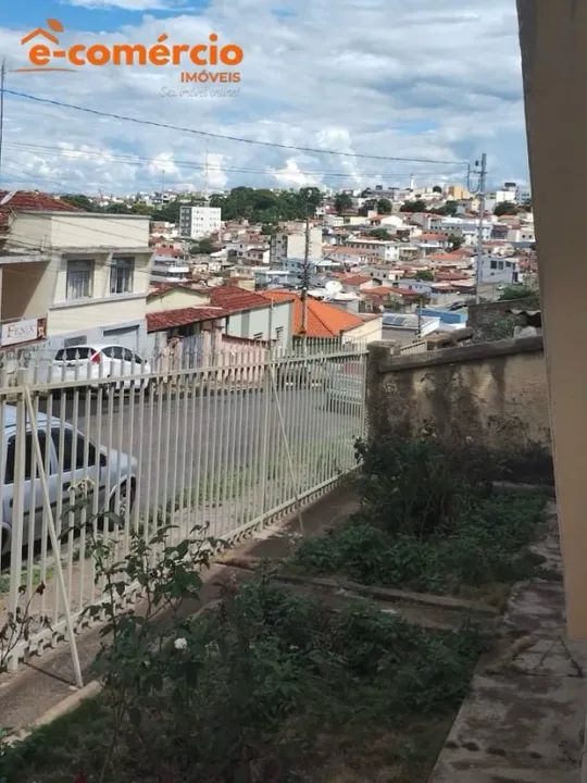 Casa no centro à venda em Lavras