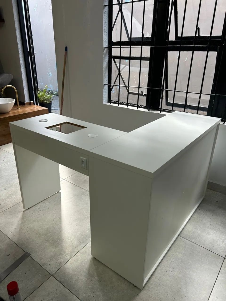 Mesa em L Branca para Manicure 