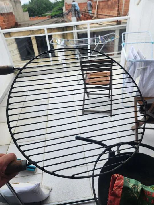 Churrasqueira de Ferro com Rodas - Foto 3