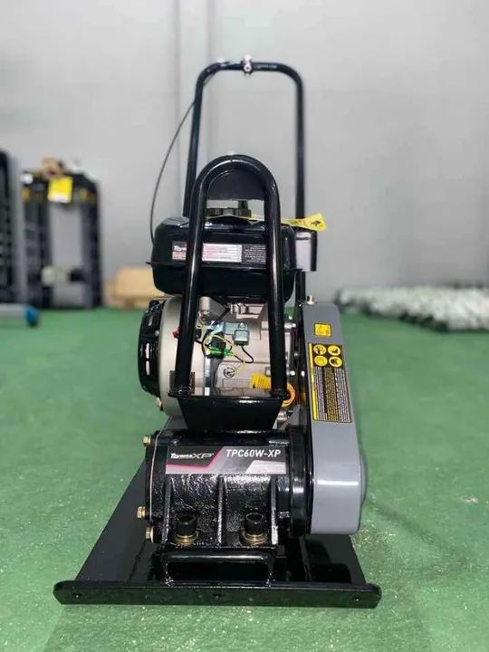 Placa vibratória para Compactação de solo 6.5Hp a gasolina Toyama (Loja) - Foto 3