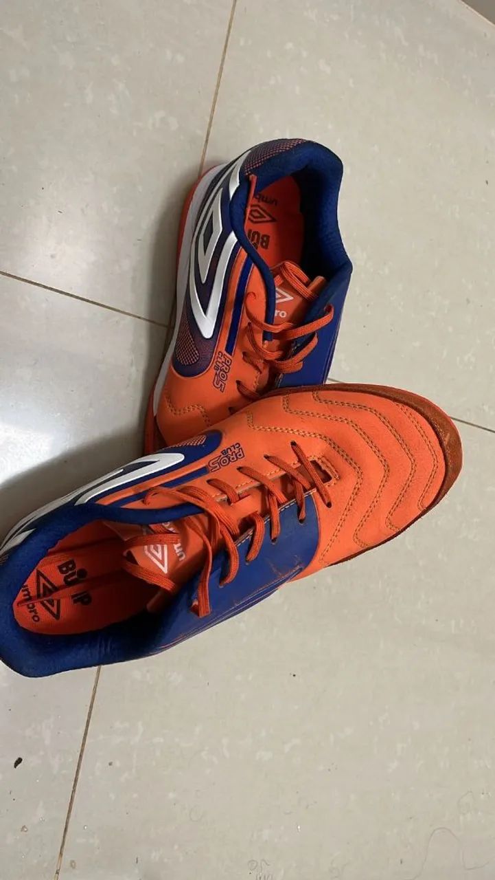 Chuteira futsal tamanho 46 seminova  - Foto 5