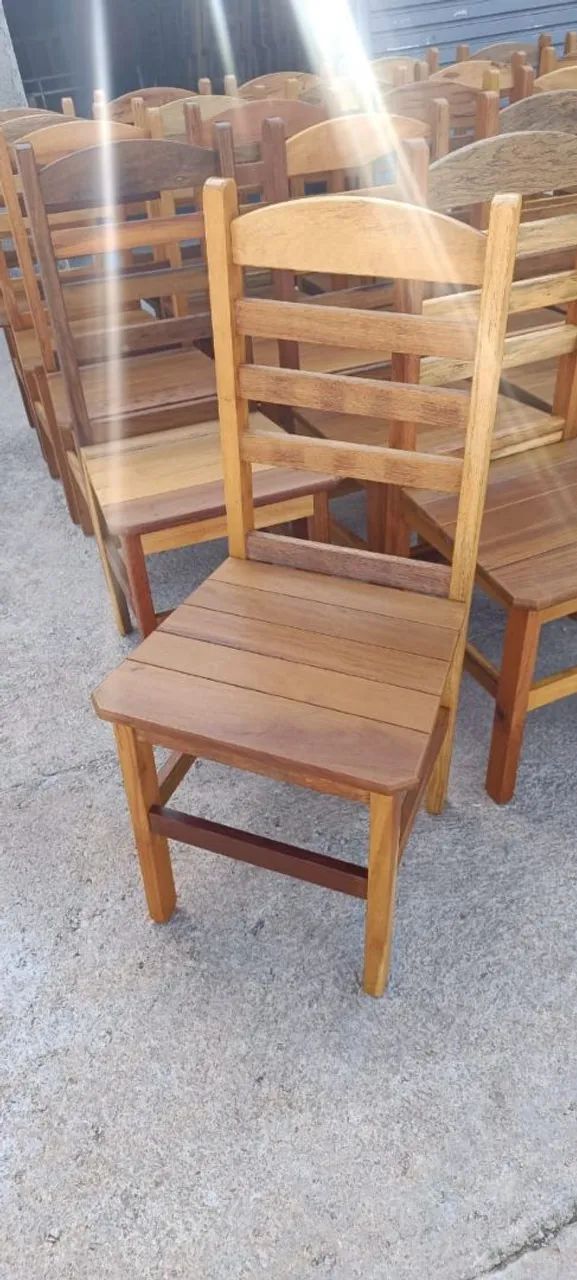 Cadeiras de madeira maciça NOVAS com uma demão de verniz $210,00 CADA no Pix a pronta  - Foto 5