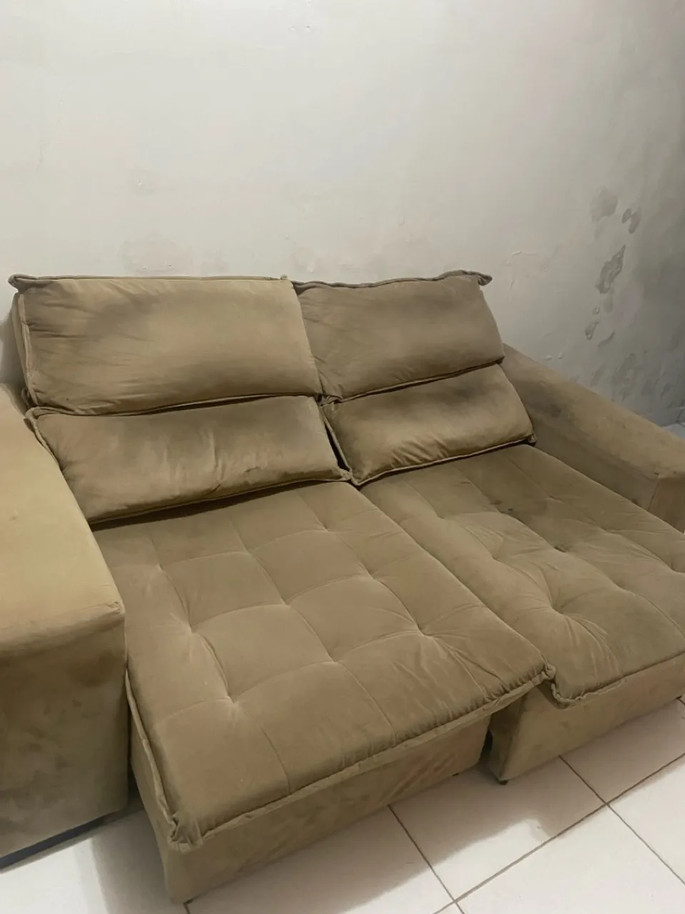 Sofá Retrátil Confortável e Amplo