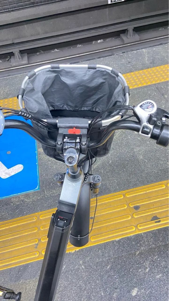 Bicicleta Elétrica com Cesta