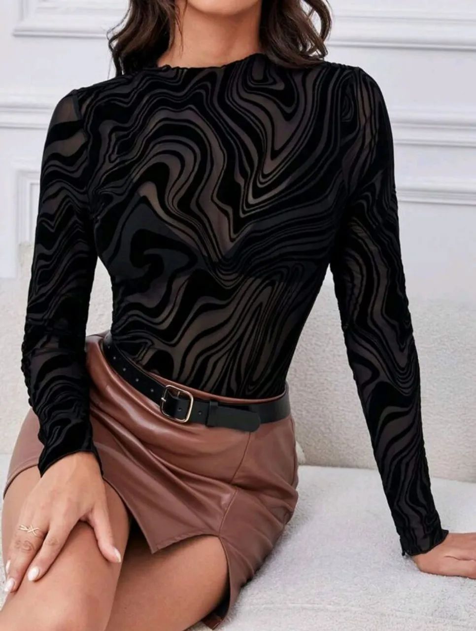  Blusa Transparente com Estampa