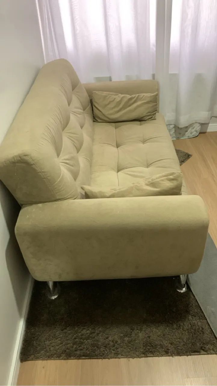 Sofa 02 lugares com almofadas .