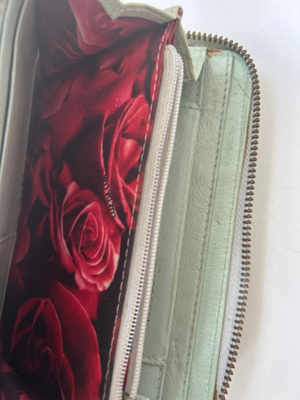 Carteira feminina em couro com detalhes - Foto 2