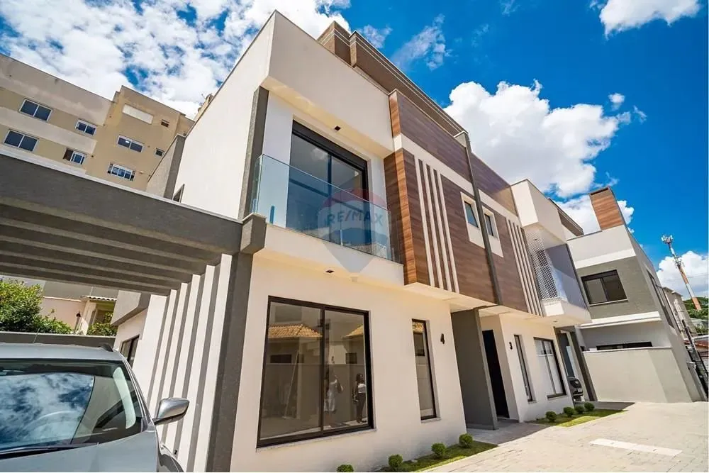 Sobrado com 4 quartos à venda no bairro Portão