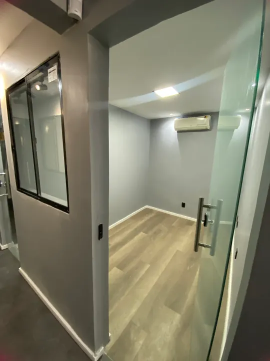 SALA RECÉM CONSTRUÍDA COWORKING