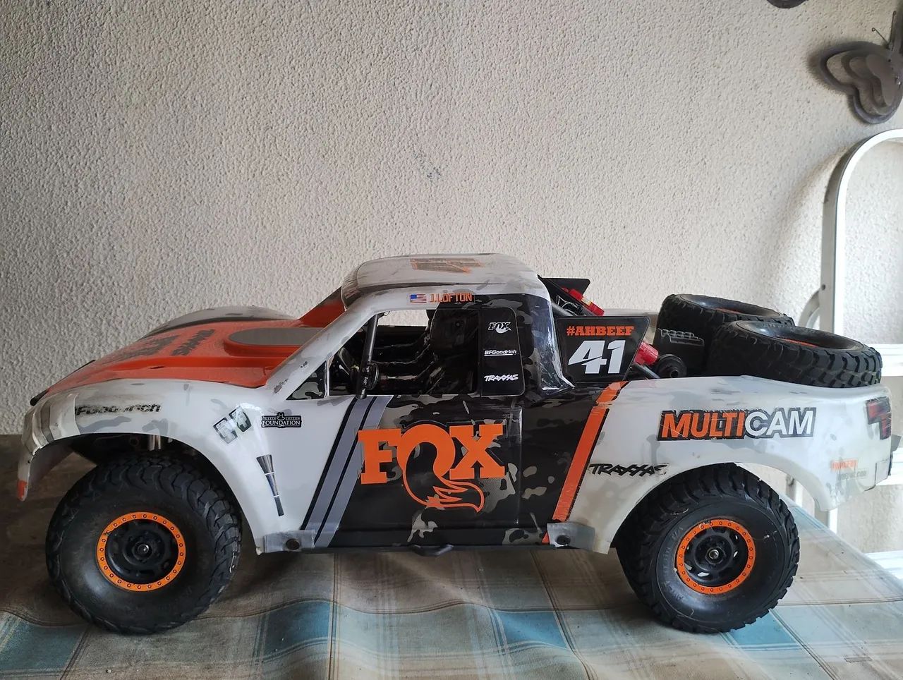 Automodelo Traxxas UDR 