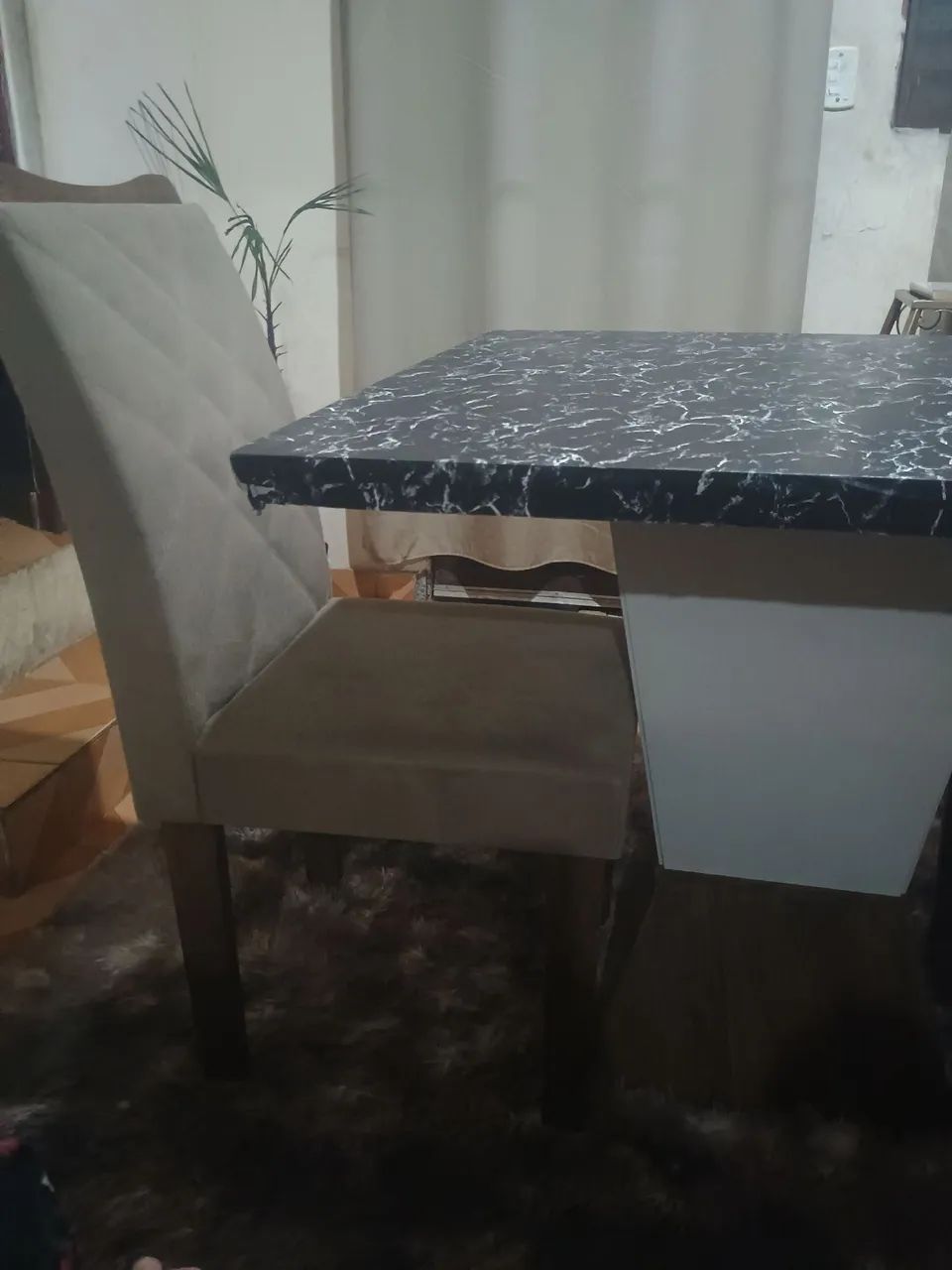 Vendo mesa com 4 cadeiras