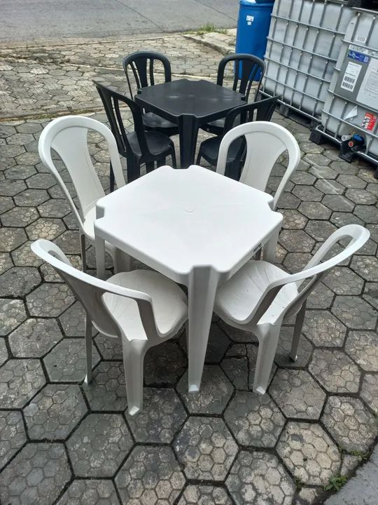Mesa de plastica Branca 4 Cadeiras