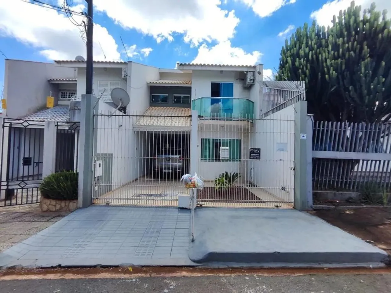 Sobrado com 142.97 m² e 3 Quartos à Venda no Jardim América - Maringá