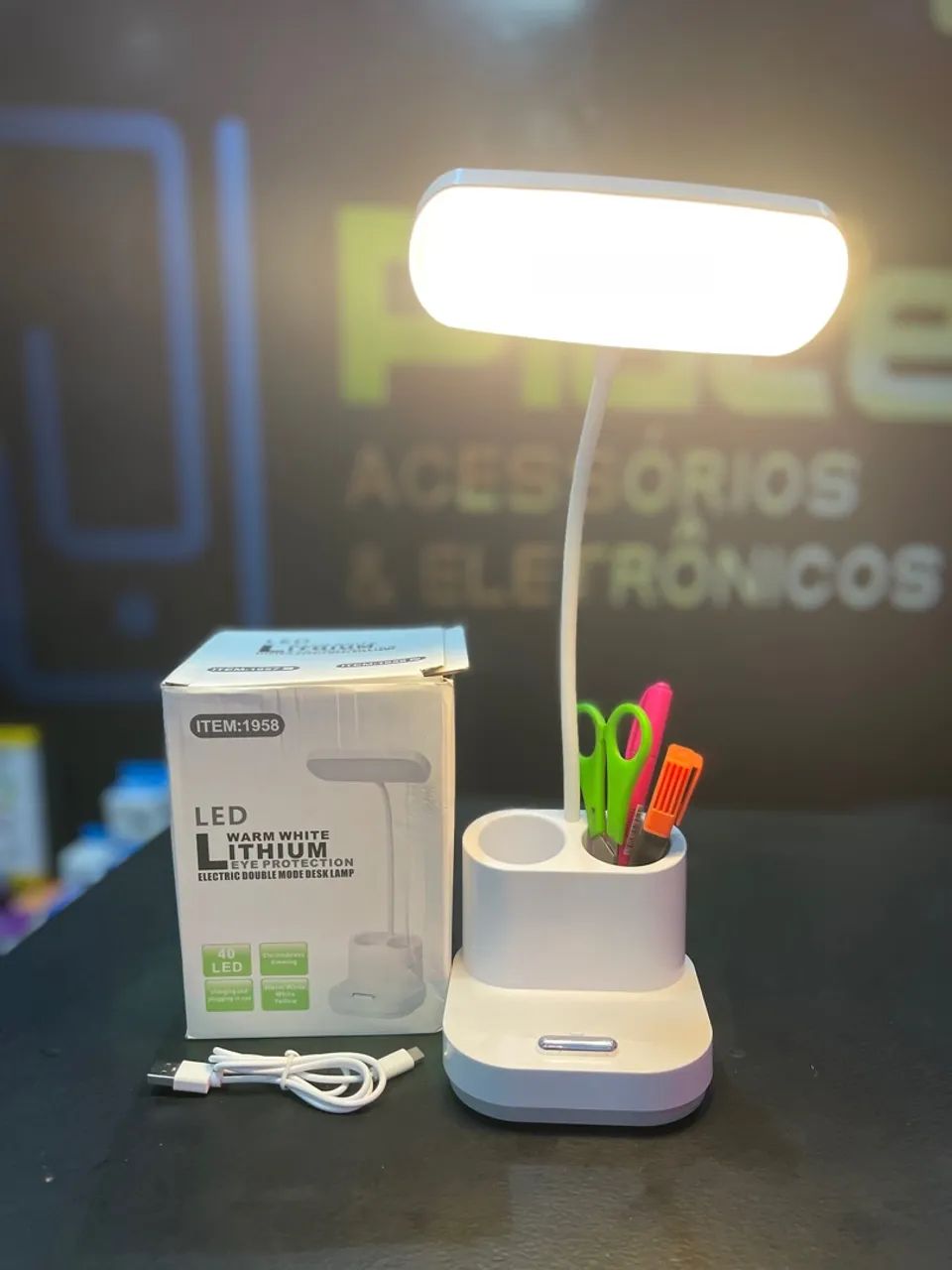 Luminaria mesa led articulada Sem Fio recarregável Suporte celular porta lápis USB