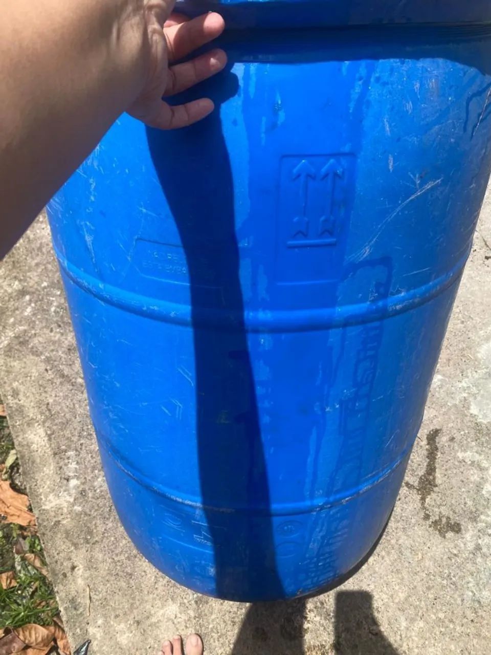 Vendo tambor azul 200 litros