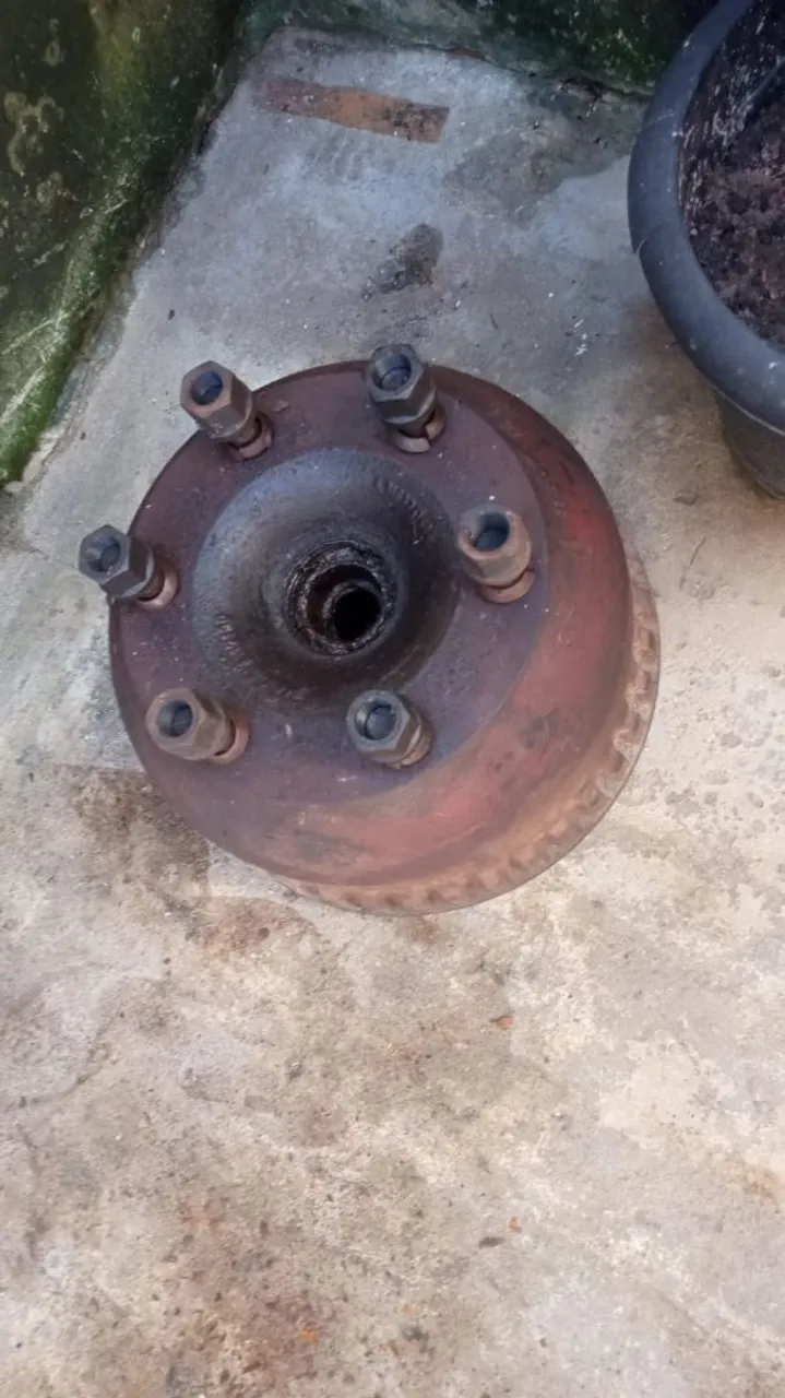 Cubo de Roda dianteira para Caminhão MB608