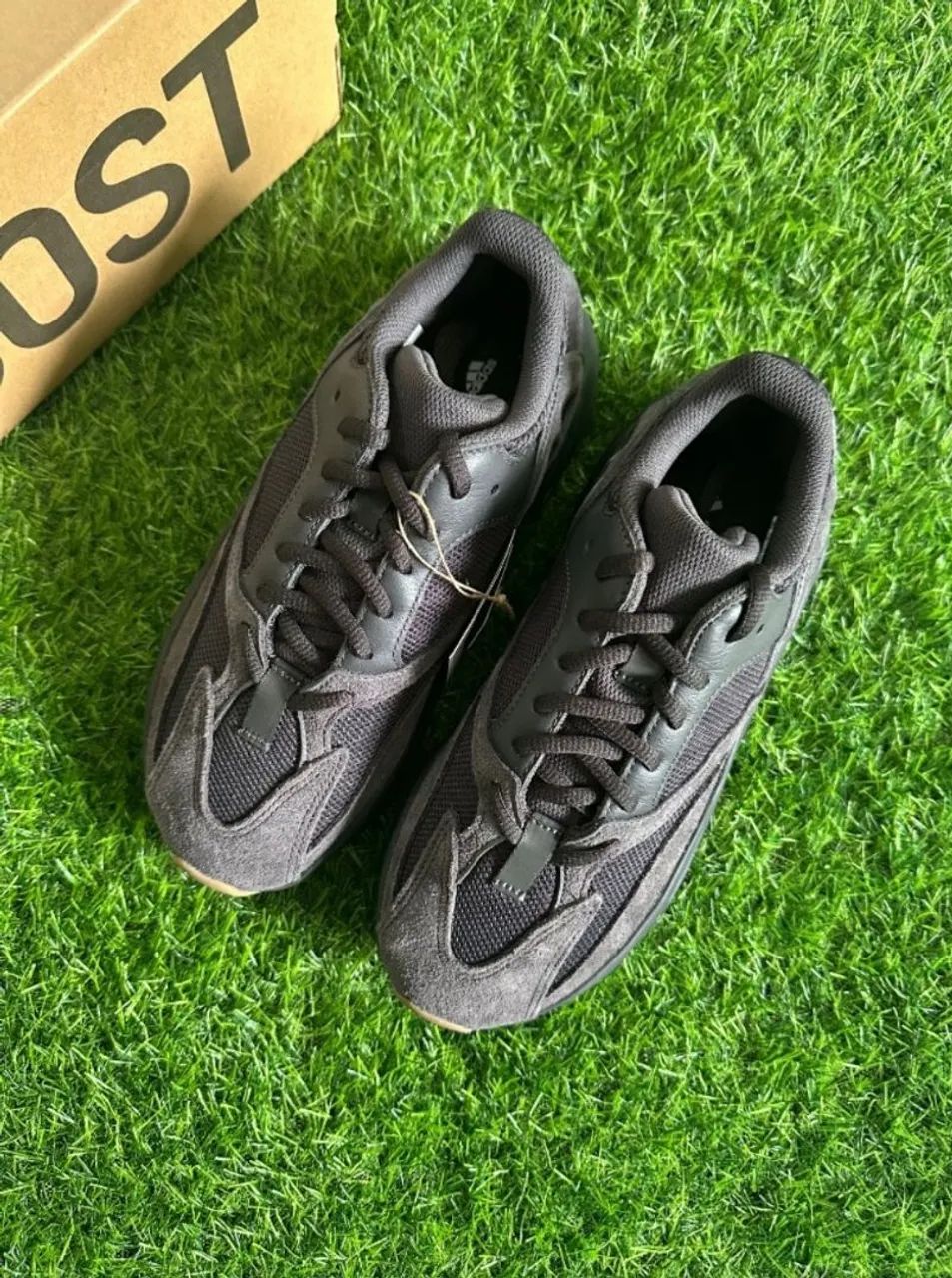 Yeezy 700 v1 Calçados Balneário Piçarras 1446887221 OLX