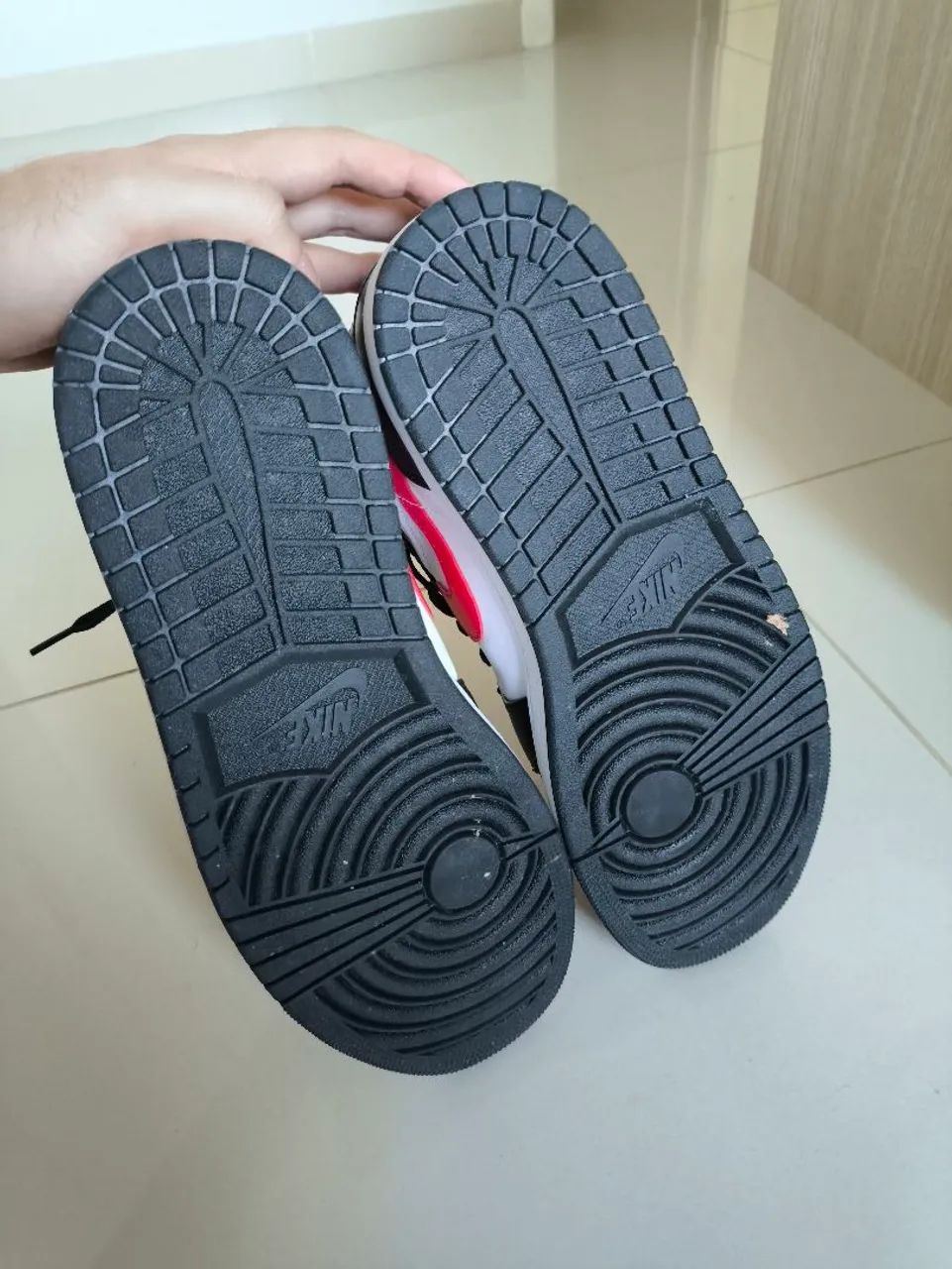 Tênis Air Jordan 1 Mid "bred" tamanho 43 - Foto 5