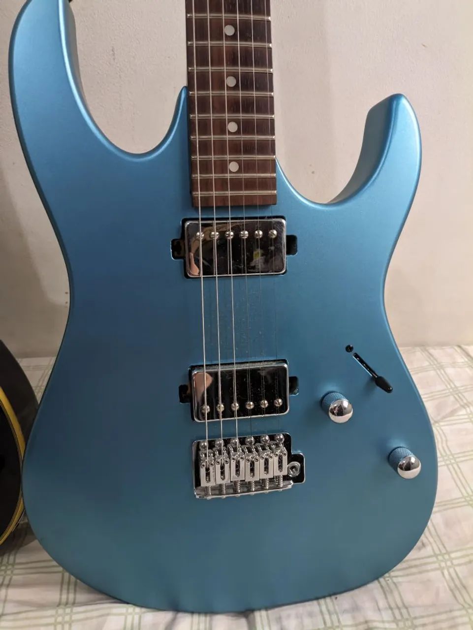 Combo: Ibanez GRX 120sp/Memphis LP 100/Behringer UCG102/Santo Ângelo ninja series