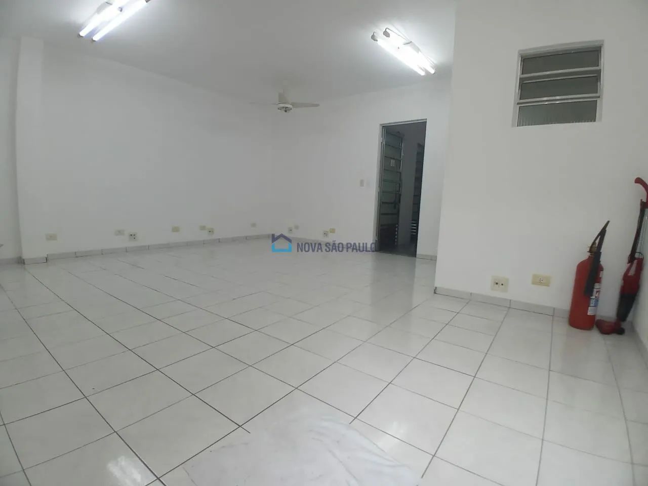 Ótima localização, Rua movimentada, transportes, fácil acesso a metro - Foto 3