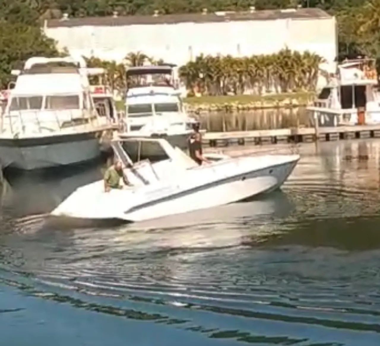 Lancha tecnomarine 31com banheiro e quarto - Foto 3