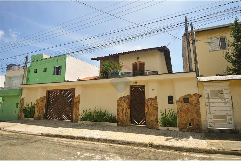 Sobrado à venda no bairro Mogi Moderno em Mogi das Cruzes