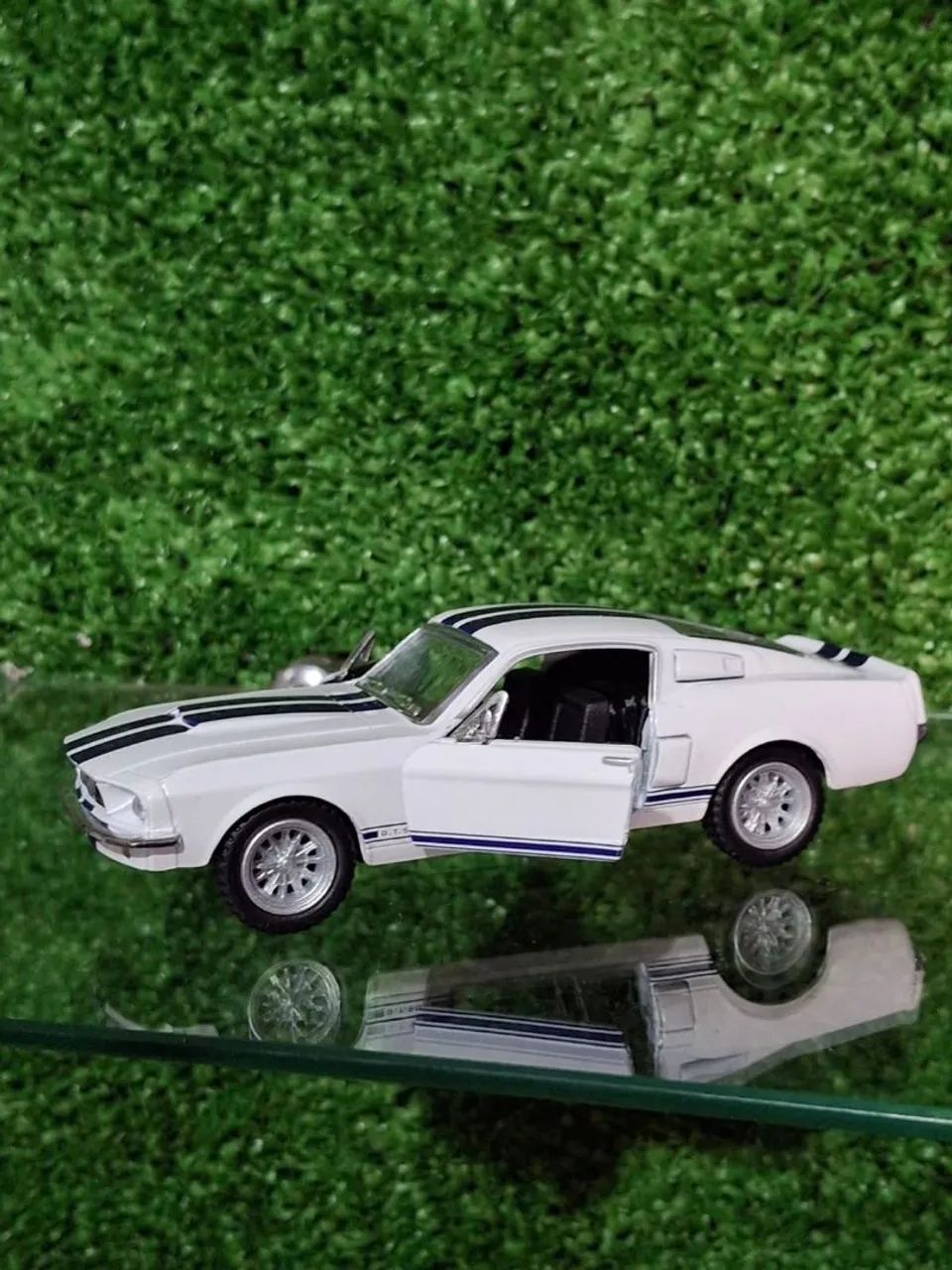 Miniatura Ford Mustang Shelby GT500 - Foto 2